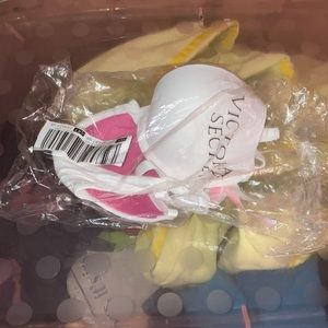 Victoria’s Secret Pink White Where Everywhere Push Up Bra